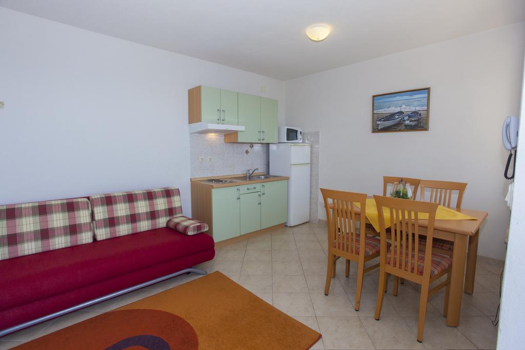 Apartment Maria Drvenik (Split-Dalmatia)